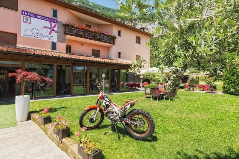 Hotel Ciclamino Pietramurata Extérieur photo